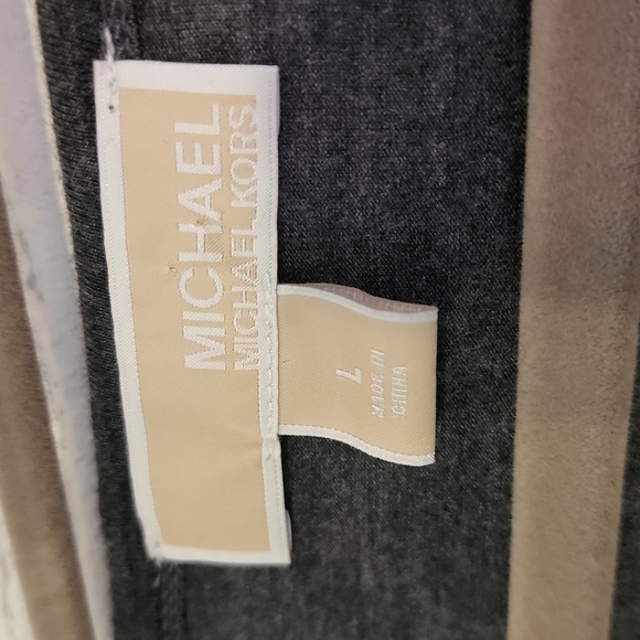 Michael Kors lovely grey w/silver sequin short-sleeved top - Picture 2 of 3